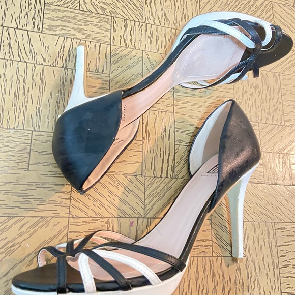 Black and white high heels - Picture 3 of 3